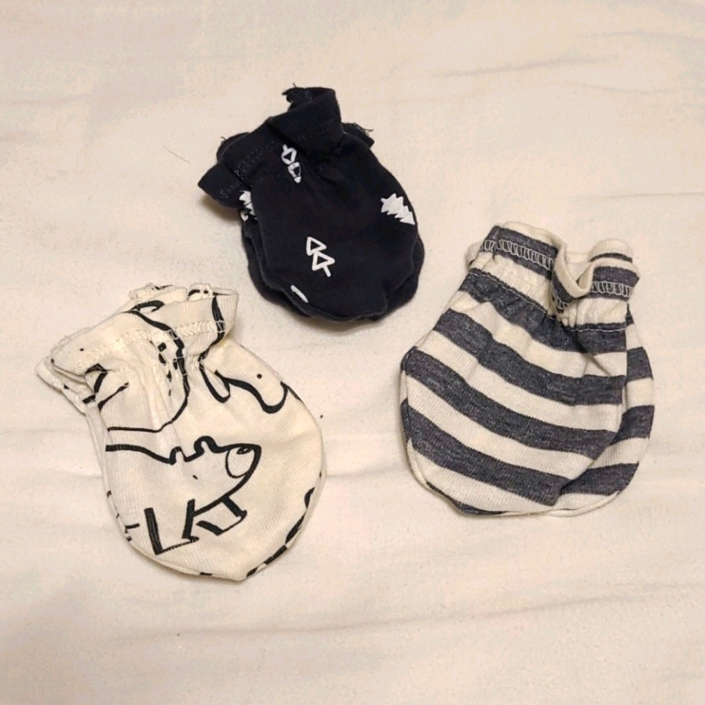 Newborn mittens